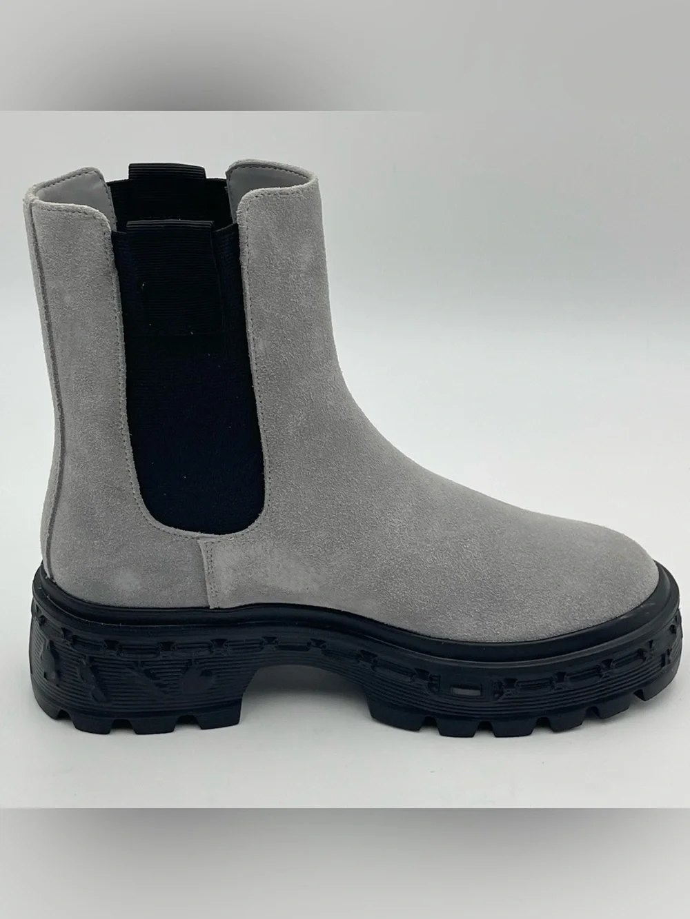 Karl Lagerfeld Paris SZ 8.5M Women Londyn Grey Suede Lug Sole Boot  MSRP $179